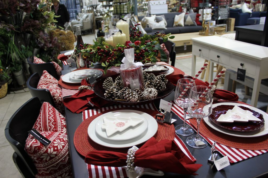 Traditional Christmas Dinner Table