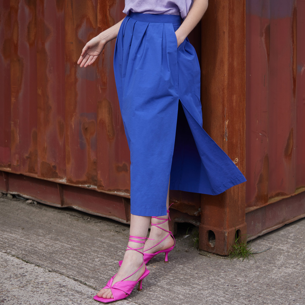 Blue high-waisted long skirt with pockets and a side slit.