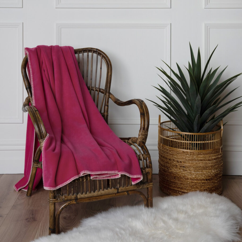100% polyester fleece blanket in pink