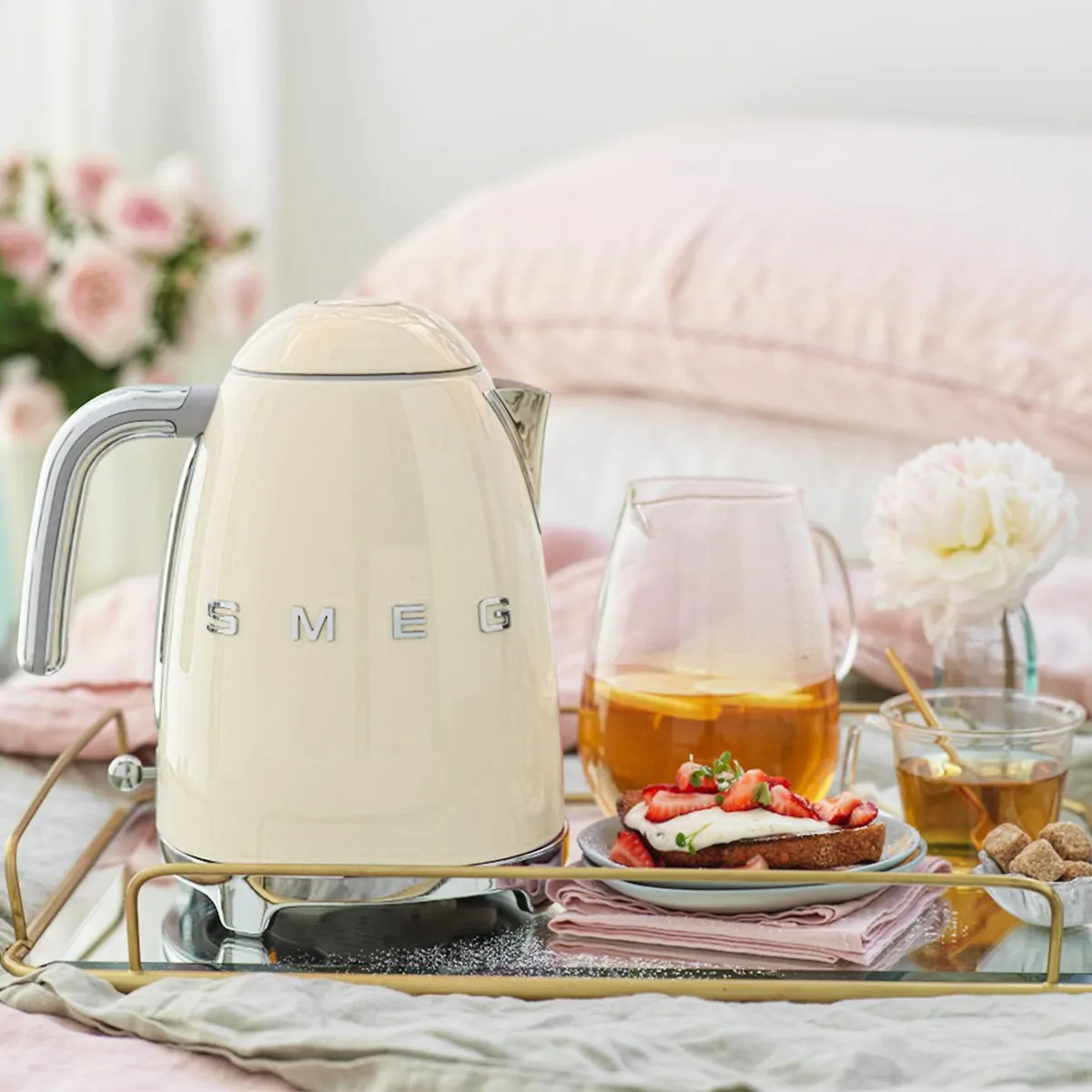 Smeg Kettle Cream Meadows Byrne
