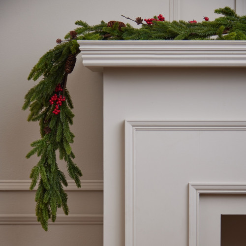 Pinecones & Berries Pine Garland 