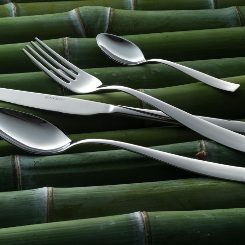 24 piece cutlery set with stainless steel knives, forks and spoons