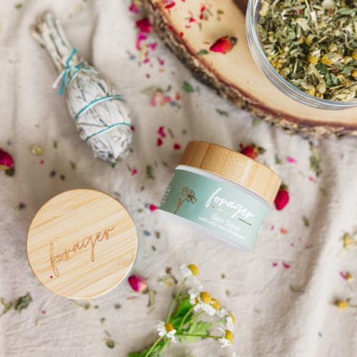 natural and soothing balm for bites, stings, itchy skin or any kind of skin irritation.