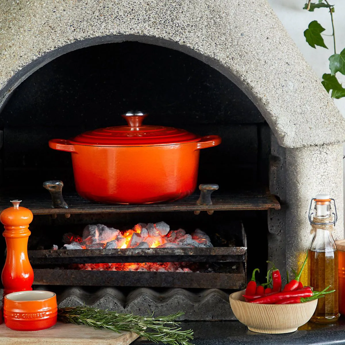 調理器具 LE CREUSET Round Casserole 24cm Le Creuset Round Casserole 24Cm - Volcanic | Meadows & Byrne